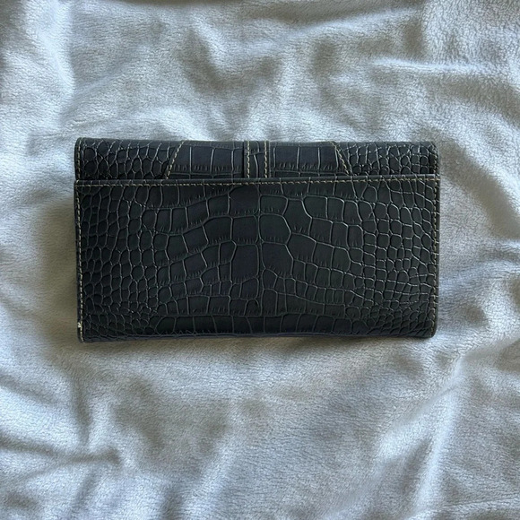 Textured‎ Wallet - Picture 3 of 3